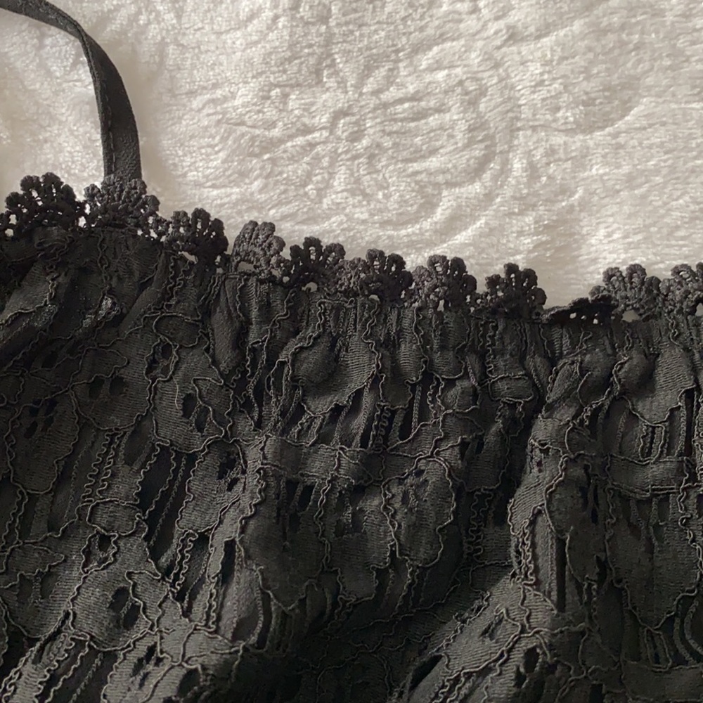 Black Cold Shoulder Semi Cropped Top - Picture 8 of 10